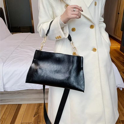 Felice Leather Shoulder Bag – Stylish Crossbody & Chic Chain Accent