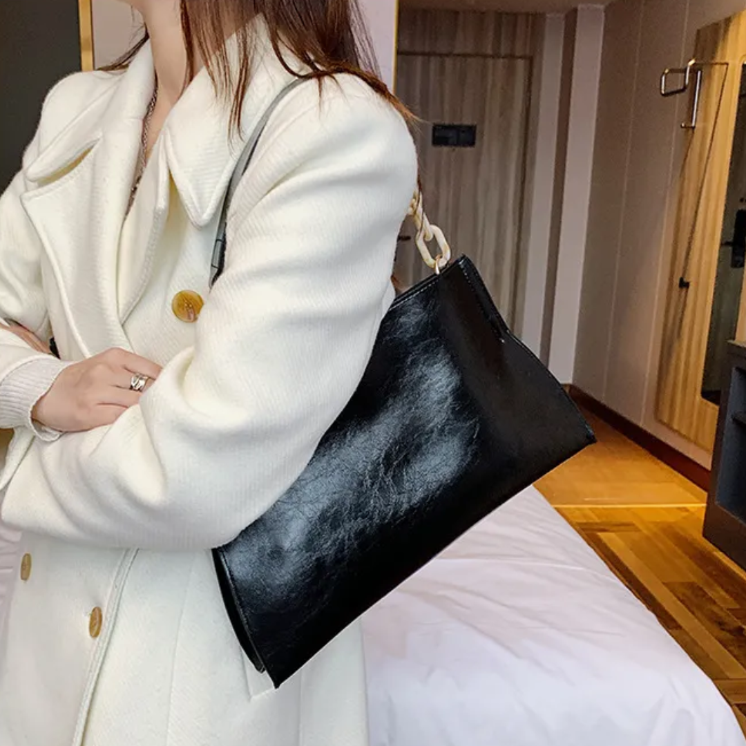 Felice Leather Shoulder Bag – Stylish Crossbody & Chic Chain Accent