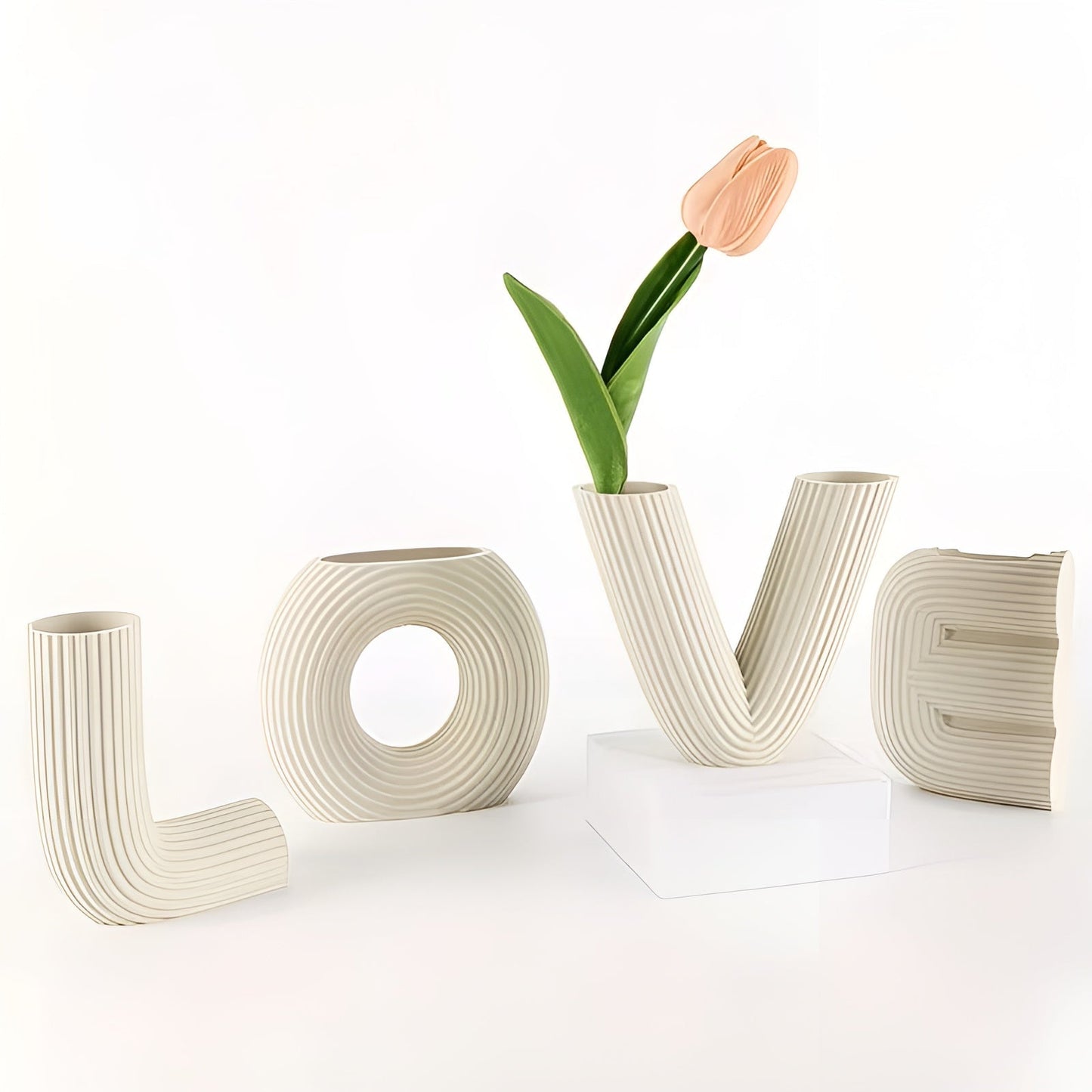 Love Figurine Set Modern Decorative Shelf Ornaments