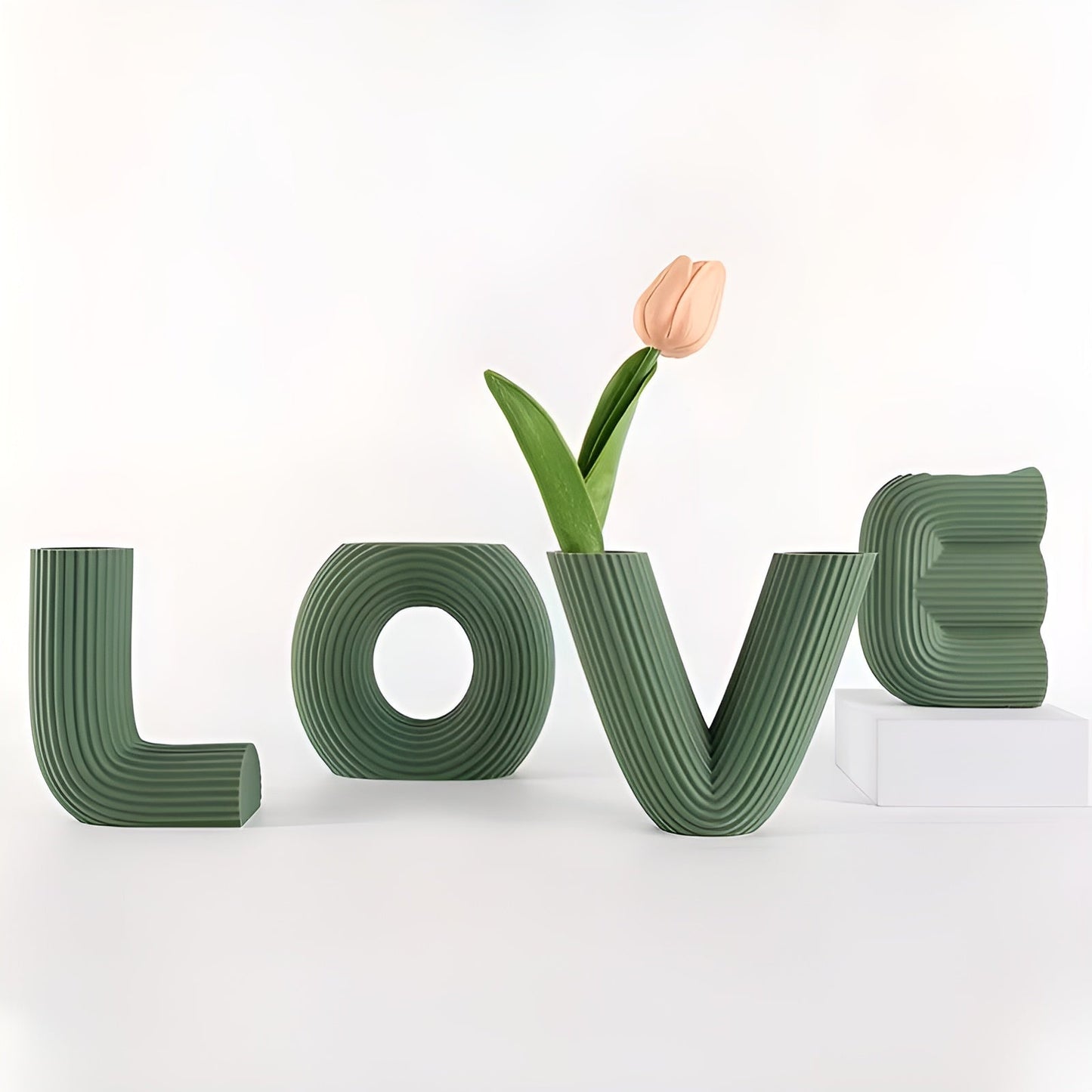Love Figurine Set Modern Decorative Shelf Ornaments