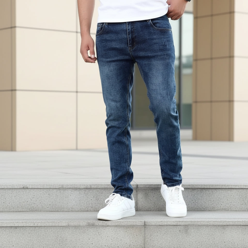 Men's Casual Denim Jeans with Functional Pockets Regular Everyday Fit