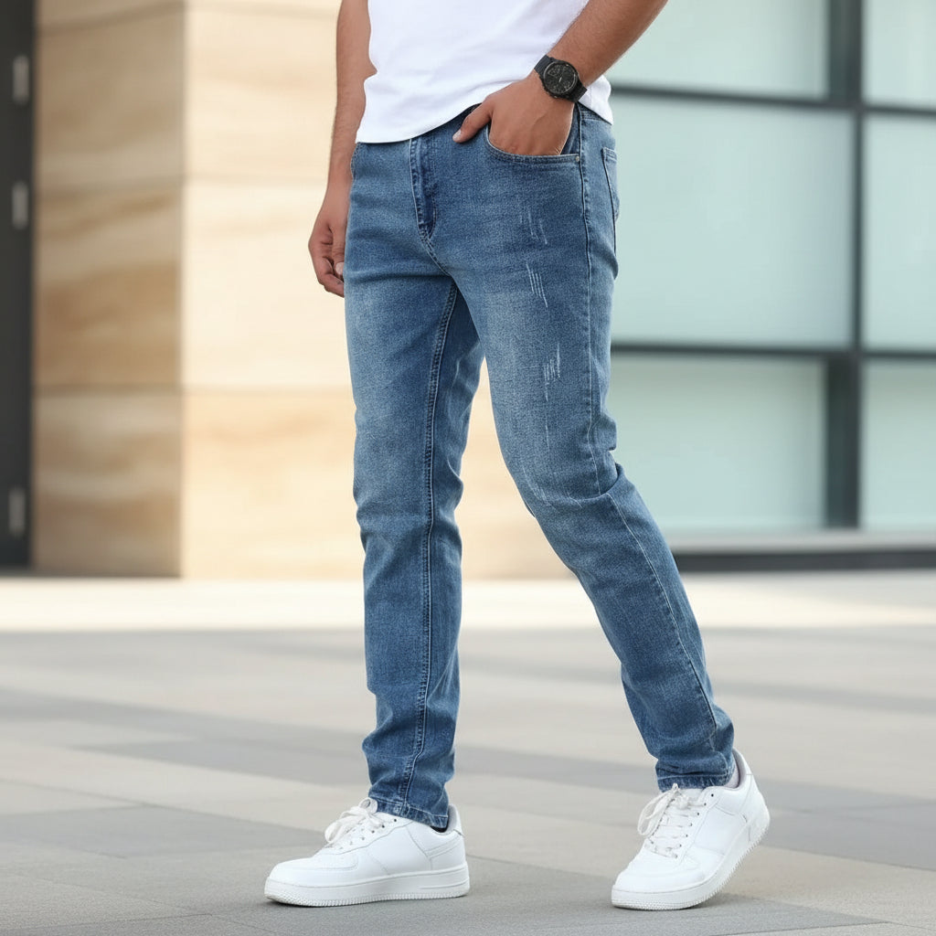 Men's Casual Denim Jeans with Functional Pockets Regular Everyday Fit