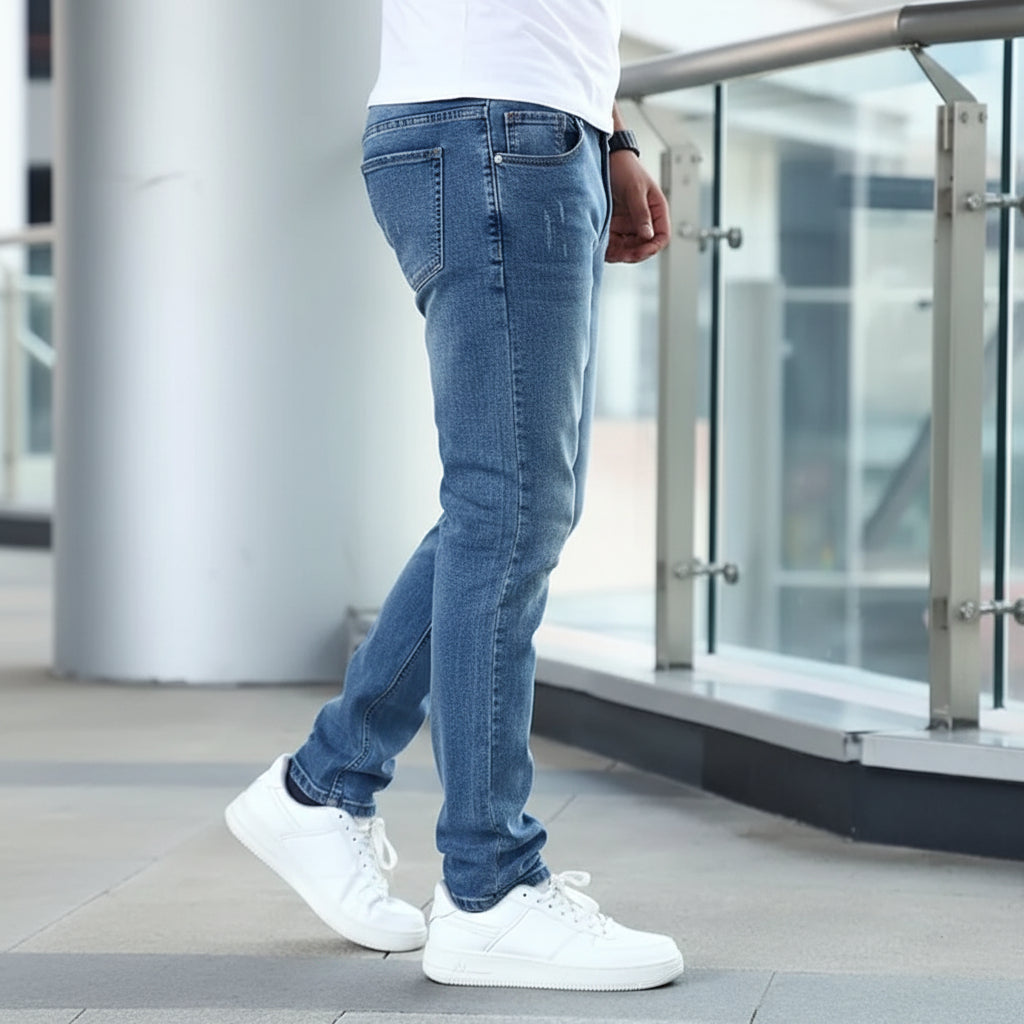 Men's Casual Denim Jeans with Functional Pockets Regular Everyday Fit