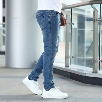 Men's Casual Denim Jeans with Functional Pockets Regular Everyday Fit