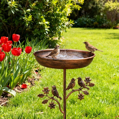 Metalen vogelbad met decoratieve standaard voor water voor tuinvogels