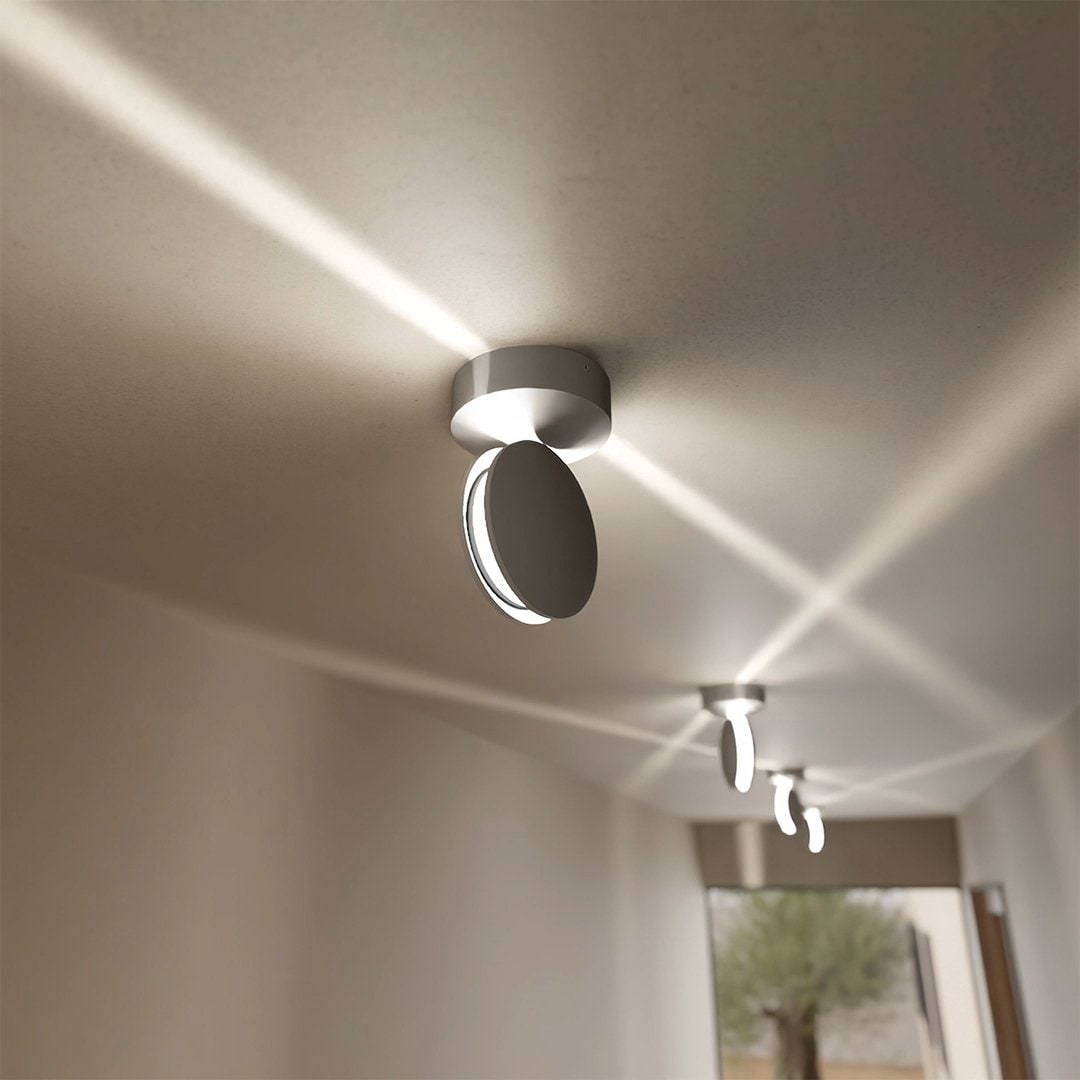 Moderne plafondspot met 360 graden verstelbare binnenverlichting