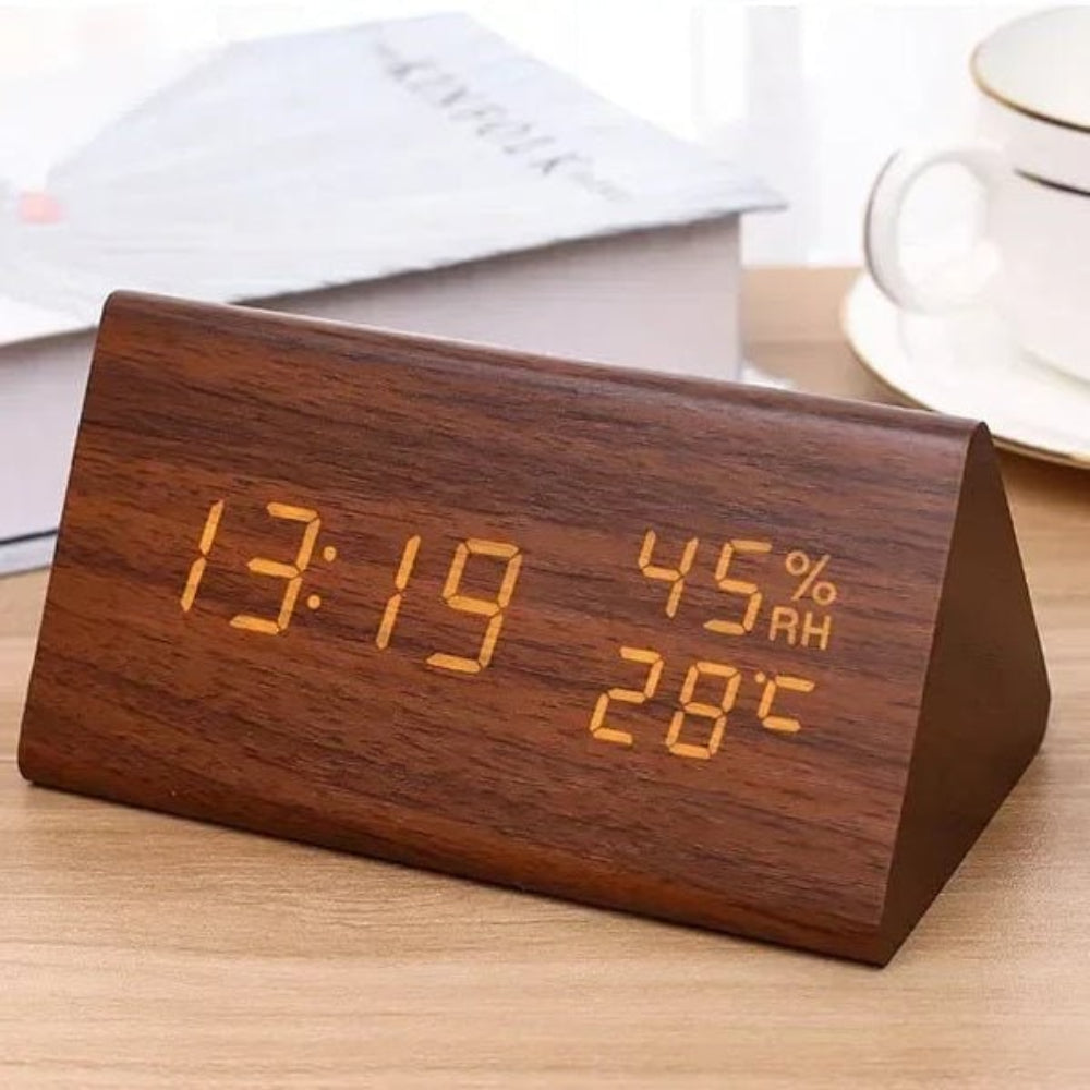 Moderne digitale wekker met led-display, drie alarmen en temperatuurweergave Productbeschrijving: