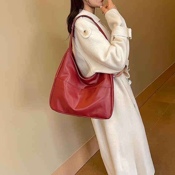 Modern Shoulder Bag with Magnetic Closure and Adjustable Strap for Everyday Use