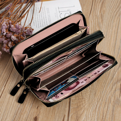 Quilted Wallet with Wrist Strap – Stylish Large Capacity Purse